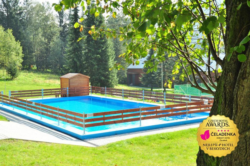 Horsky Hotel Celadenka / Mountain Resort Čeladná エクステリア 写真